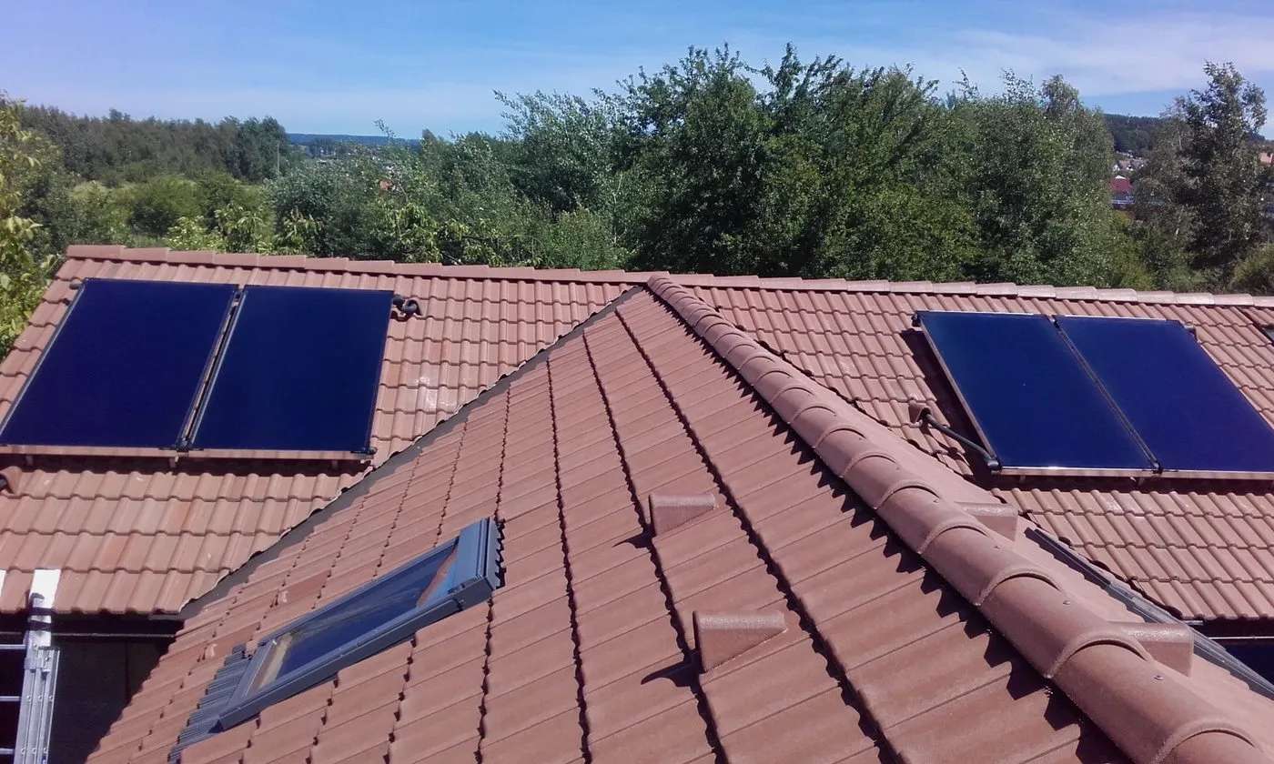 Solární kolektory ohřev vody, rodinný dům